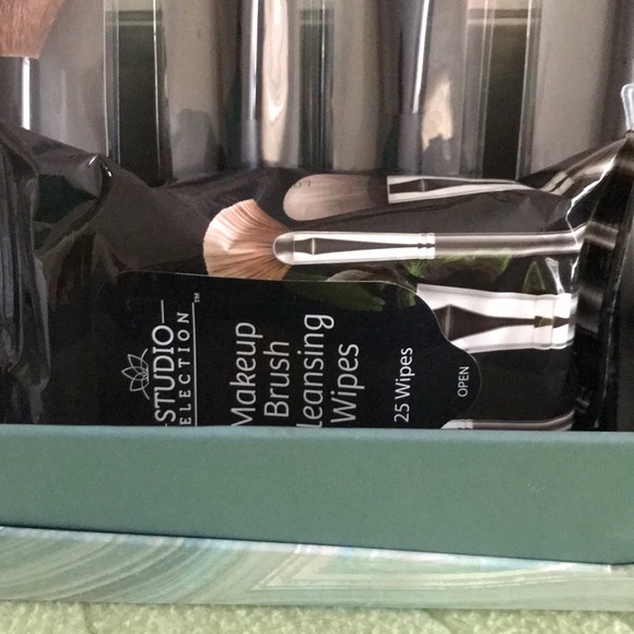 studio selection makeup wipes